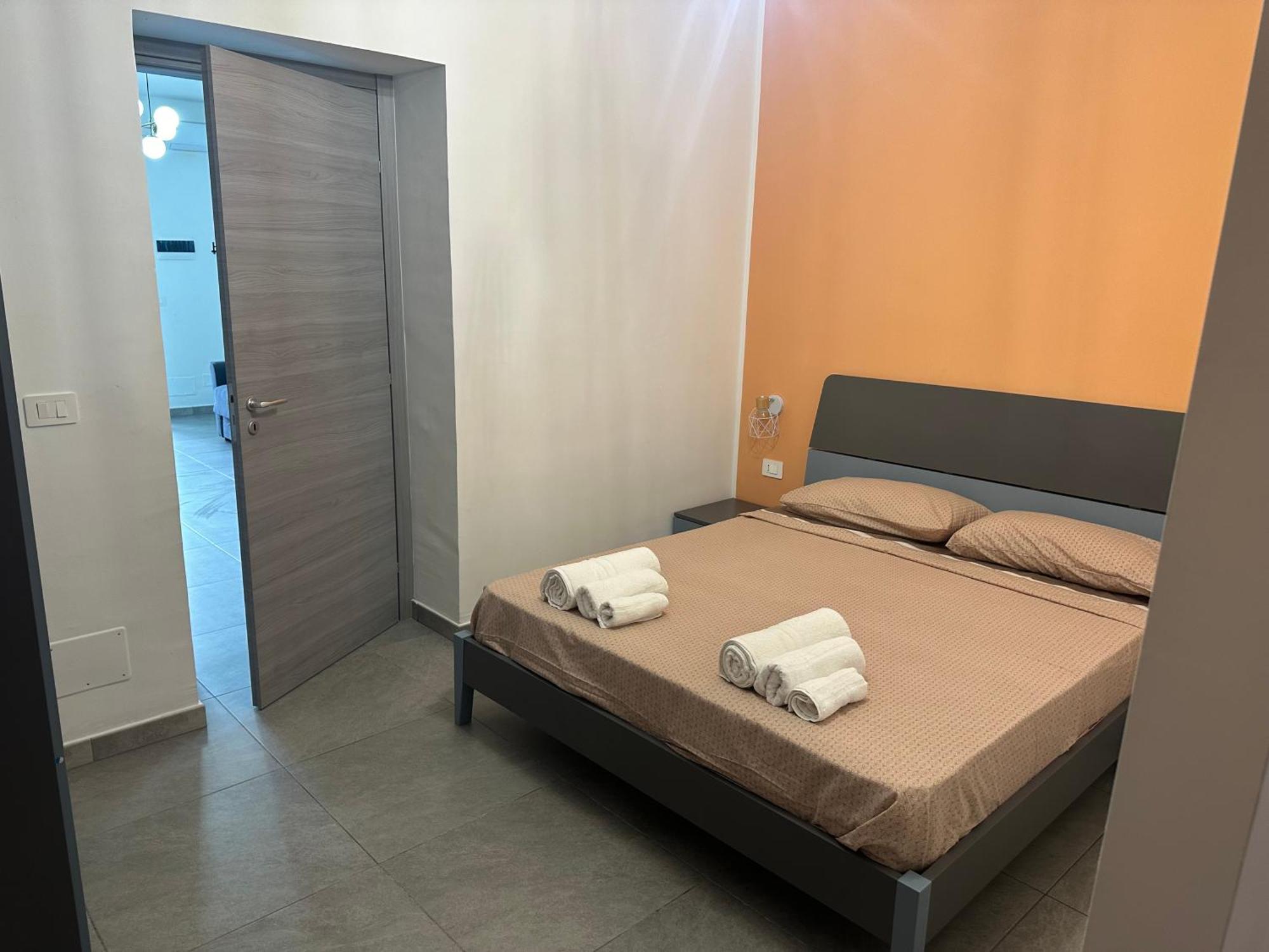 Nathouse Apartment Villafranca Tirrena Bagian luar foto