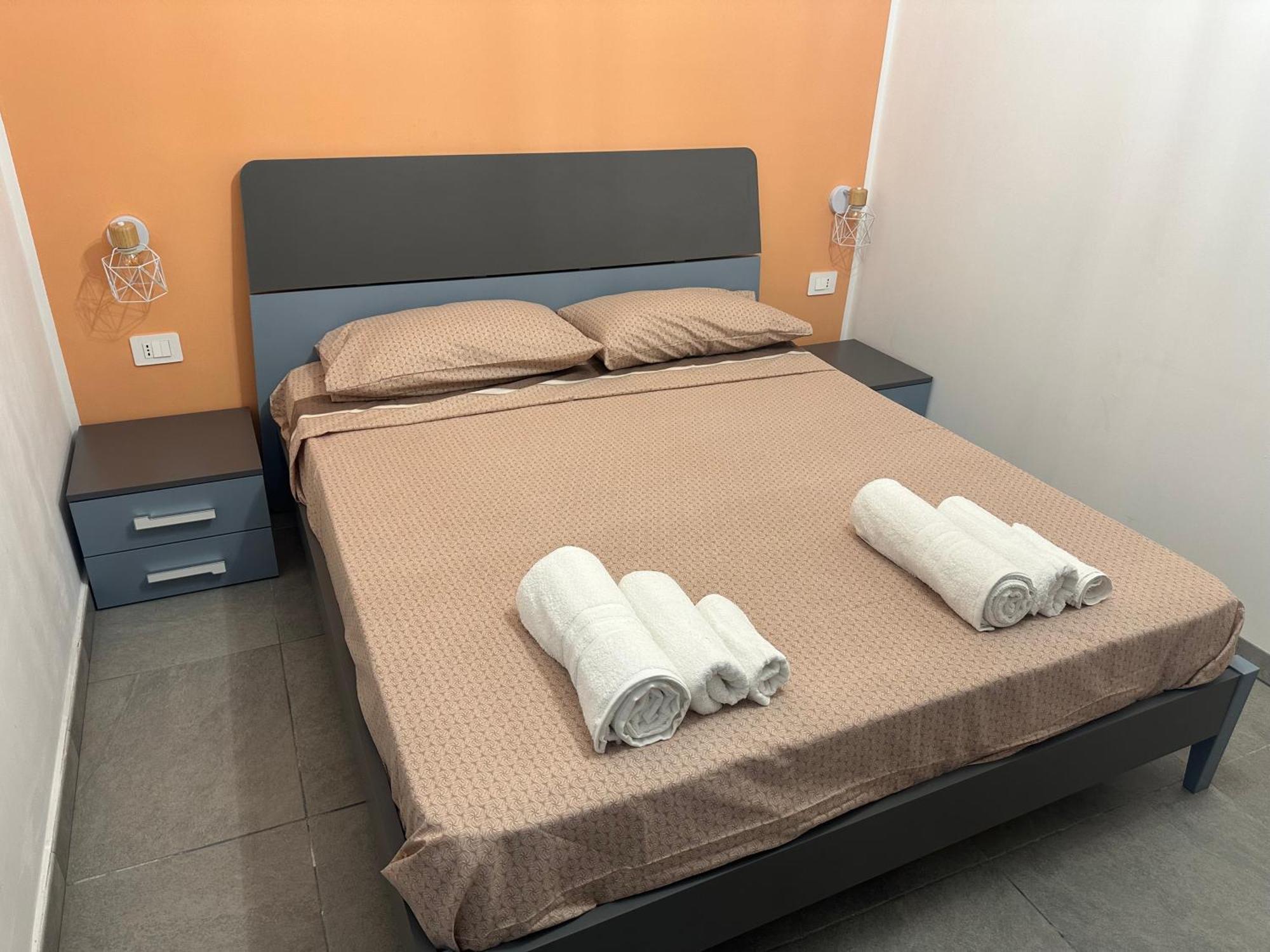 Nathouse Apartment Villafranca Tirrena Bagian luar foto