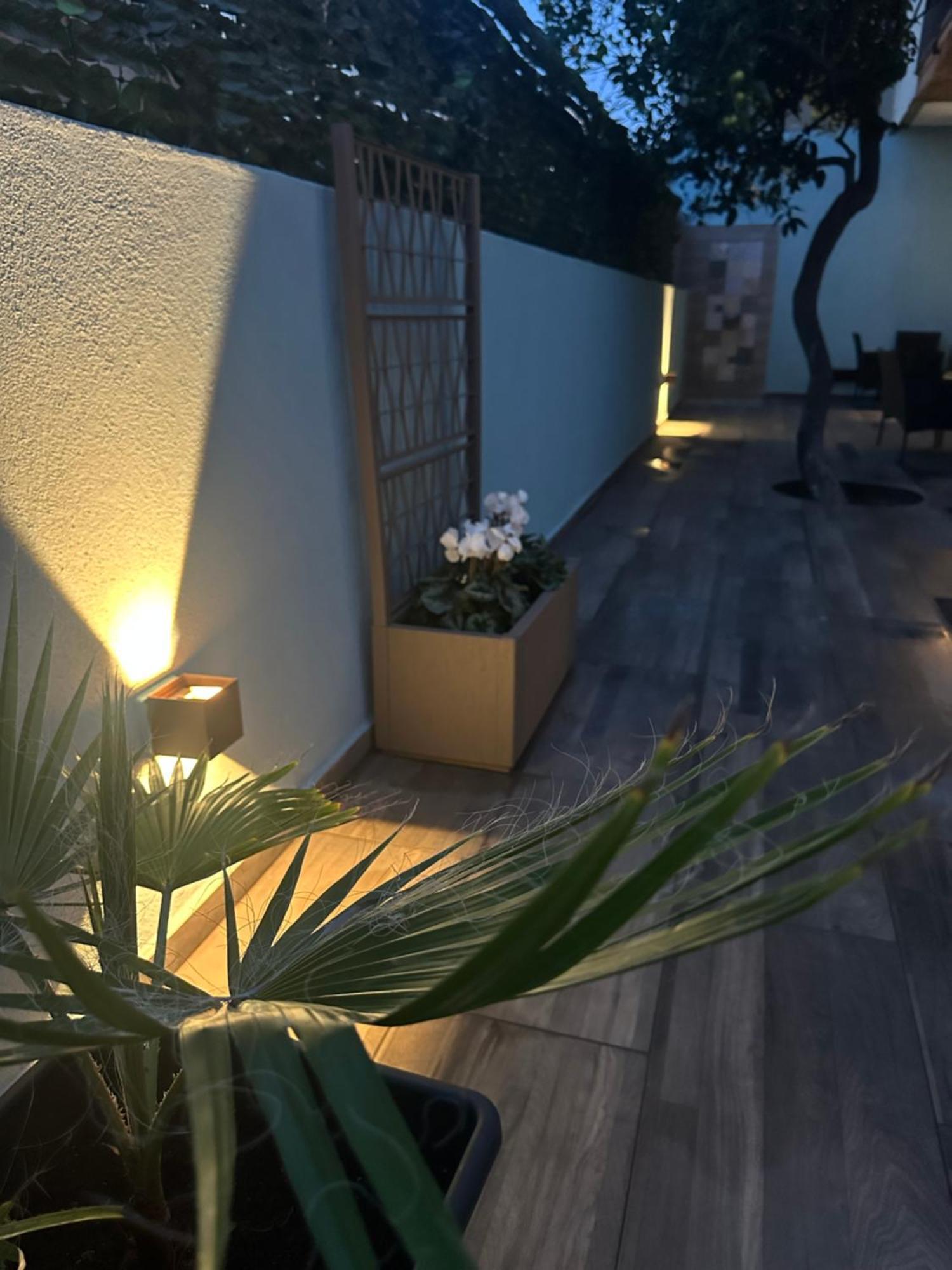 Nathouse Apartment Villafranca Tirrena Bagian luar foto